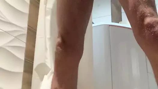 Bağlı yarak büyük bir döl boşaltıyor