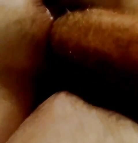 Elle se fait fister.