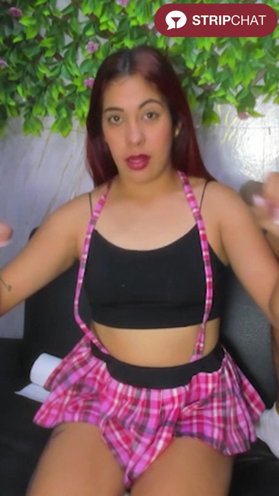 Ateşli üçlü grup seks iki erkek bir kadın diz çöküp büyük yaraklarla yüze boşalma web kamerası seansı - _Hot_games