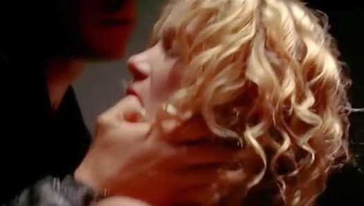 克里斯蒂娜·阿普尔盖特（Christina applegate）在丑闻星球上的性爱场景