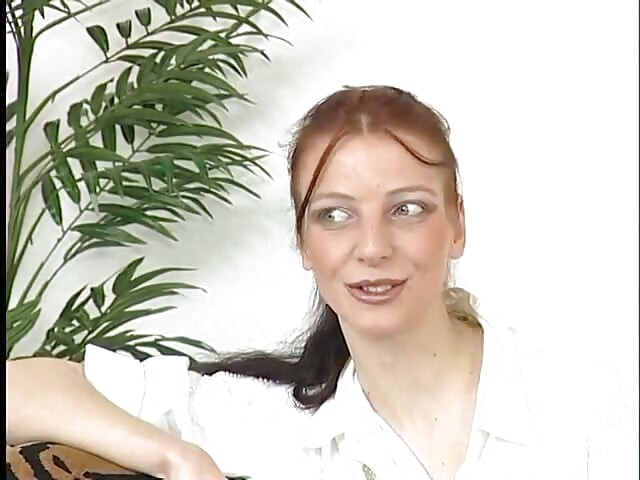 O tipă drăguță cu țâțe mici își joacă pizda la audiție