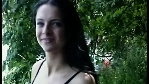 Esmer tatlı kız oyuncu seçmelerinde amcığını genişletiyor