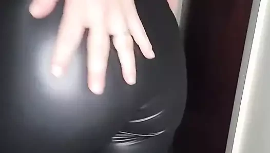Wetlook pantolonlu mükemmel götümün tam 10 dakikasını alabilir misin