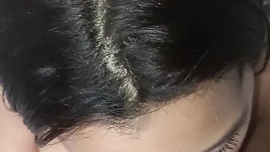 Sie ist wie ein magnet an meinem schwanz befestigt