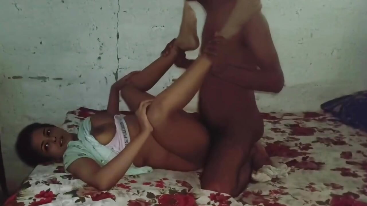 S-296. Jovem esposa indiana fodendo com amigo do marido