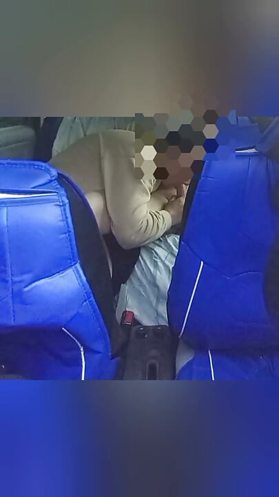 Sexe rapide dans la voiture