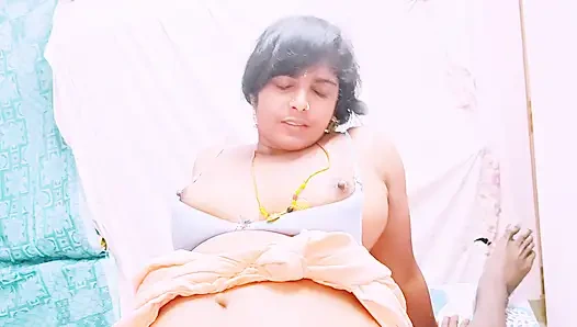 Hintli kadın Husbend'in küçük üvey erkek kardeşi Telugu edepsizce konuşuyor