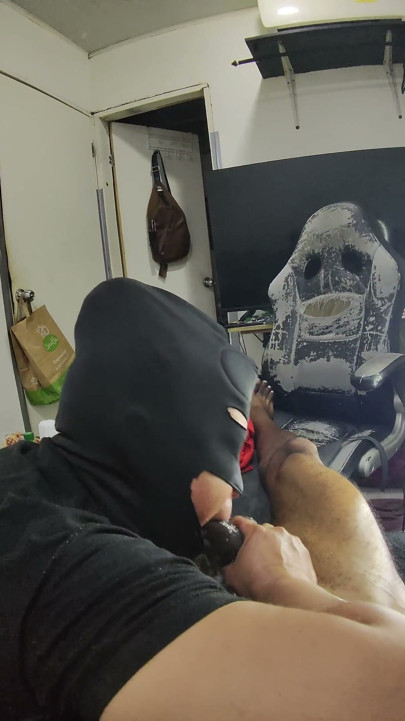 Throat Champ Black Mask 3