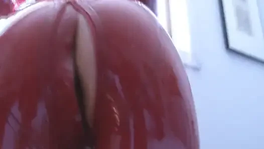 Layanan pantat dan memek lateks catsuit