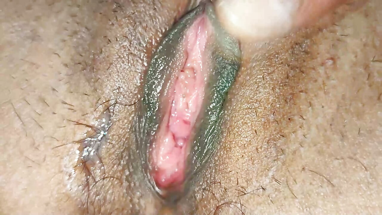 hindi neha,s nice  cumshot on pussy vibretor toy fuking cumshot