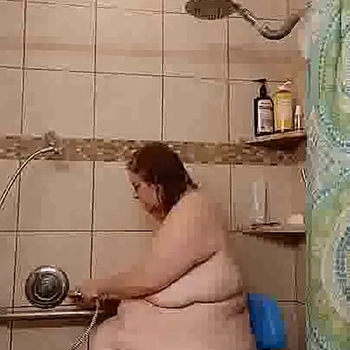 Mature Milf red head cleans her stinky sweaty body