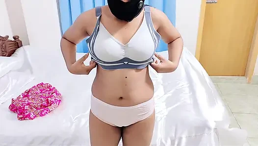 Desi bhabhi menunggangi kontol besar dever untuk bra dan suara panty bangla