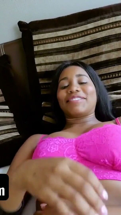 Sislovesme - liderlig ebony-teen får sin sorte fisse kneppet med dildo og stedbrors pik | Klip 3