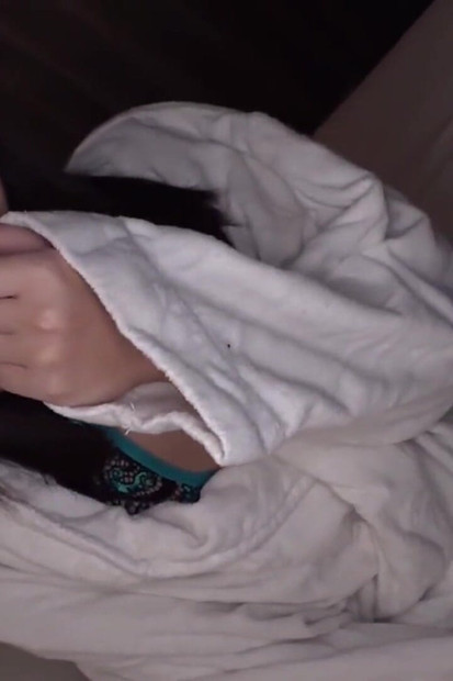 Călărire palpitantă cu cupă F cu o frumusețe iubitoare de spermă pe un getaway sălbatic expus, partea 4