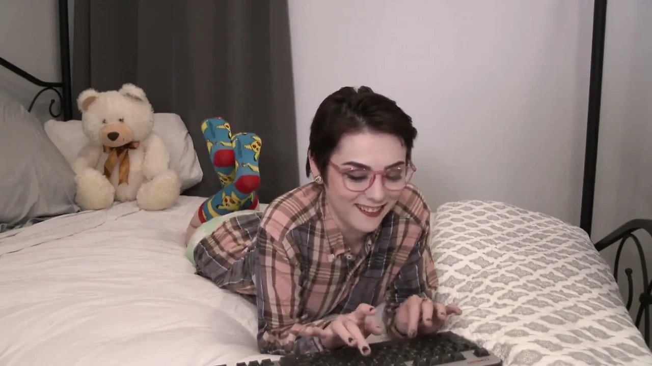 First timer on webcam Megan foot sucking but forgets something