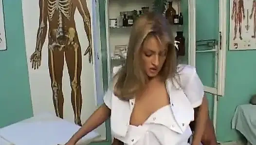 Suster nakal ini dientot habis-habisan sama dokter!