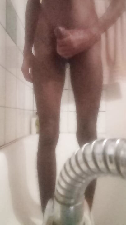 Jim ช่วยตัวเองและระเบิดน้ําแตกเยอะมากบนกล้อง