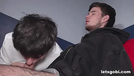 Apa yang terjadi di bar, menginap di bar di LetsGoBi