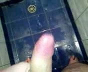 น้ําแตกในห้องอาบน้ํา