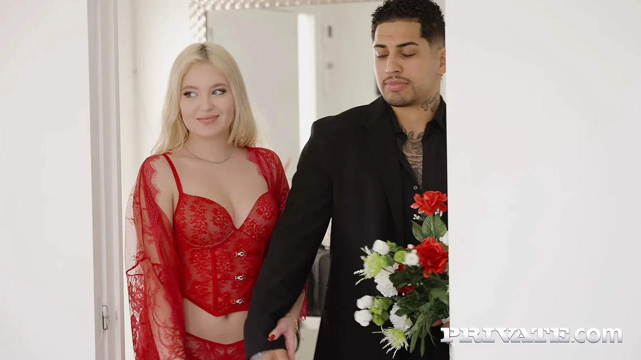 Private com - Layla Scarlet fucks her Valentine's gift in a threesome with Nikoletta Queen