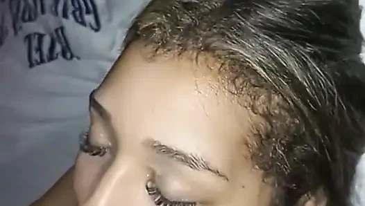 Трахни эту брюнетку с большими сиськами, Соединенные Штаты