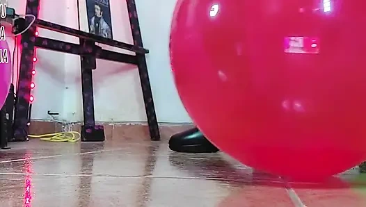 ShyyFxx reibt und knallt mit ihrem arsch auf!