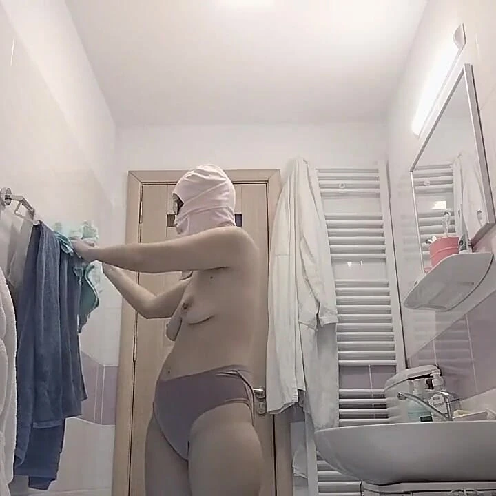 MILF Shaves Her Pussy. Sexy Brunette Big Ass, Big Tits, Hairy Pussy