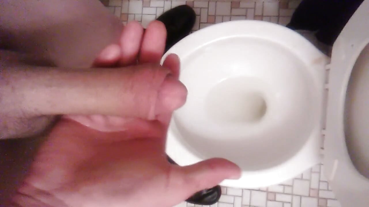 Ateşli trans kız ben işerken kendimle oynuyor