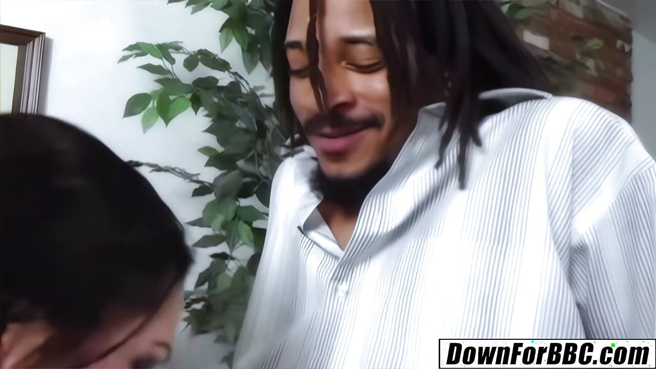 DOWN FOR BBC - Leah Lexington โดนควยดำเย็ดจนเสียว