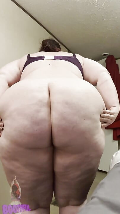 Novia se tira pedos: Dolido, Spice y una sorpresa maloliente - 21mis - Bootyful Bella Blast