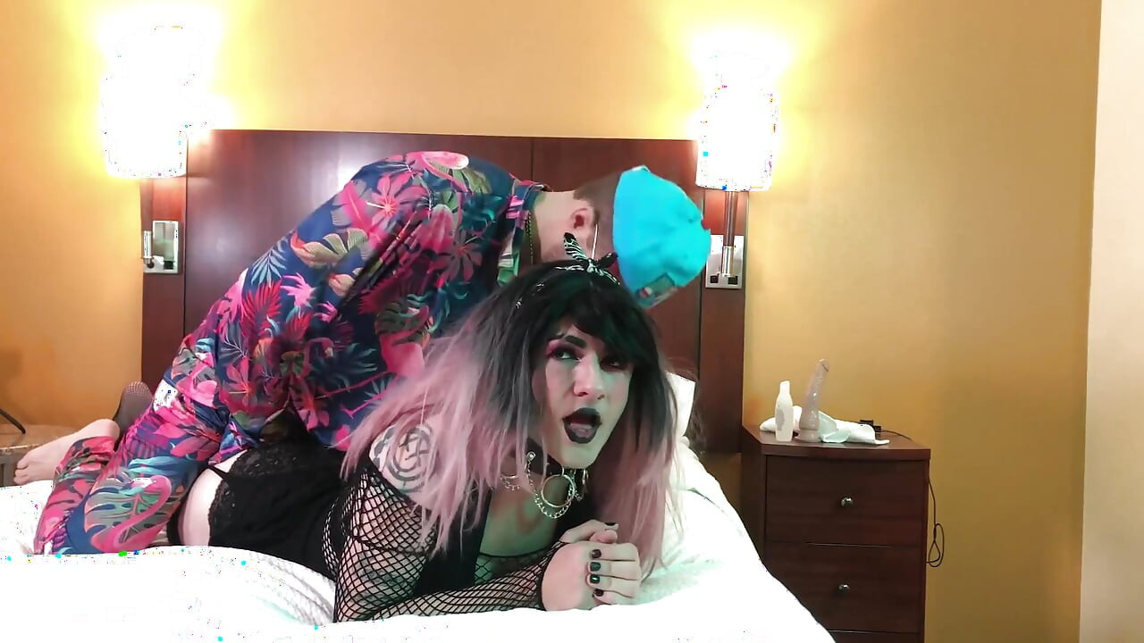 Perompak mengongkek crossdresser panas - kompilasi 1