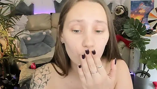 Twerk dari pantat besar, kaki di kamera, lidah, ahegao dan kenikmatan lainnya dari jalang muda yang panas