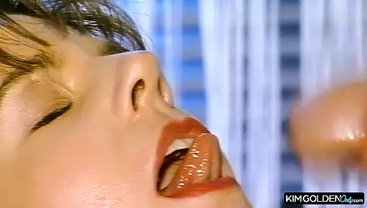 Leidenschaftlicher Badezimmersex mit geiler Bruenetten