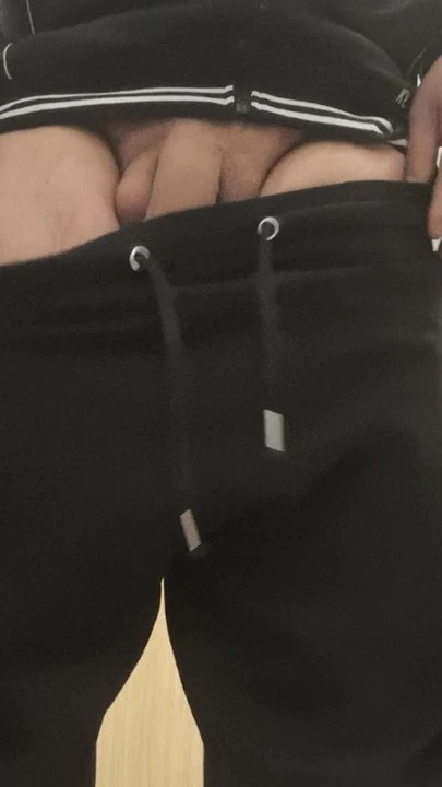 Quick jerk and cum in restaurant cubicle