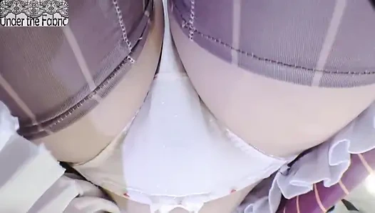 Puffy nippel bürodame liefert ein verspieltes solo-necken