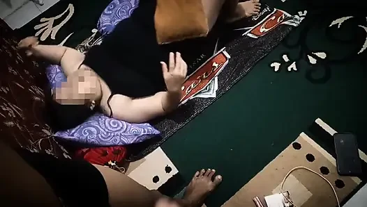 Çok azgın ve sikilmek istiyor