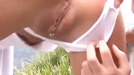 İki Alman genç kız üçlü sekste sikiliyor