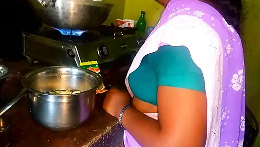 Bu guru tamil lagi asik di ruangan dapur pakai handjop hasband