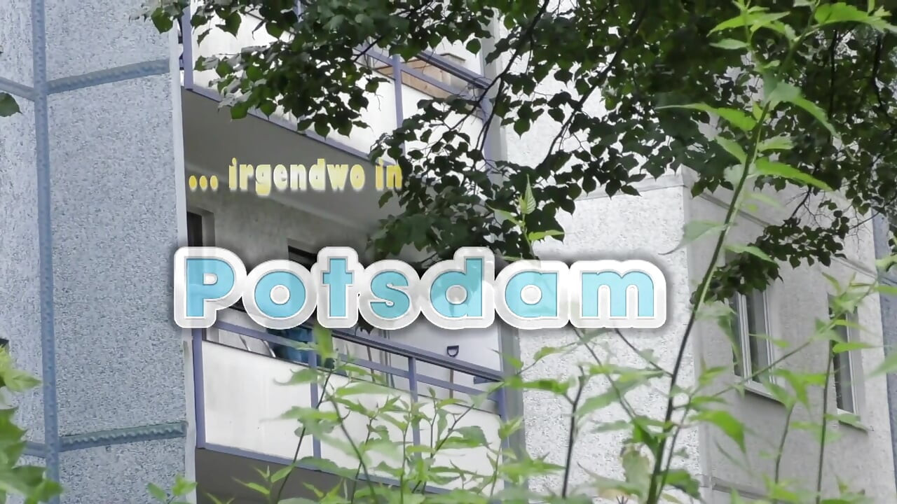 Seksi bari gand aur kale bal vali ki gili choot men chudaee