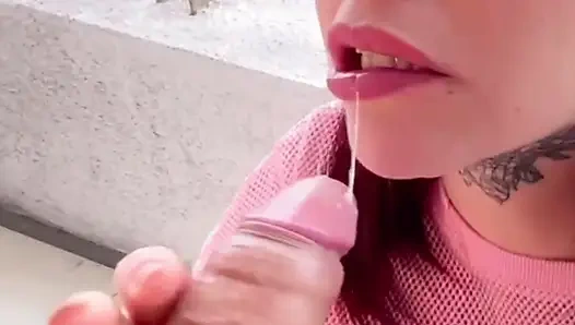 Der lehrer beschließt, mir einen sehr tiefen oralen test zu geben (amateur-latina-halsfick)