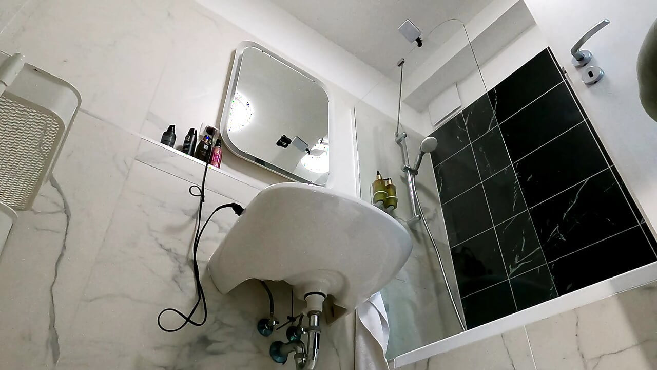 Gerçek üniversiteli kız otantik kızıl saçlı minyon sürtük moda denemesi için geliyor amatör yönetmenle erotik porno ortaya çıkıyor