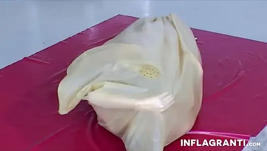 Lesben in gummi werden diszipliniert