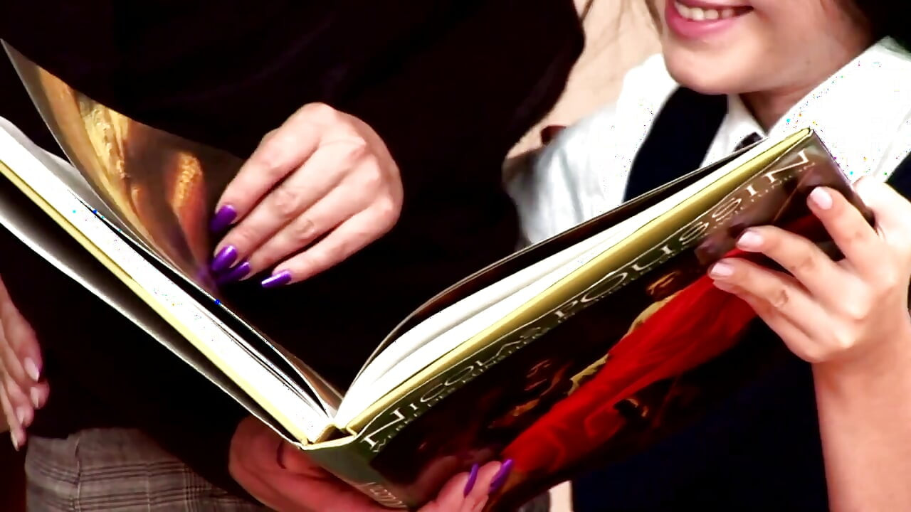 Asyalı üniversiteli kızlar