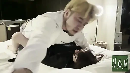 Senaryosuz tutku, bir kameraman resepsiyoniste aşık oluyor ve gerçek, kayıtsız bir karşılaşma yakalıyor