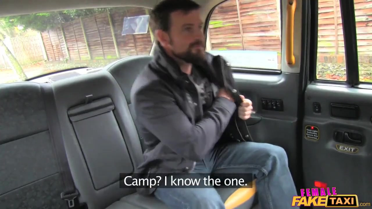 Femalefaketaxi Marine给司机一个爽快的性爱