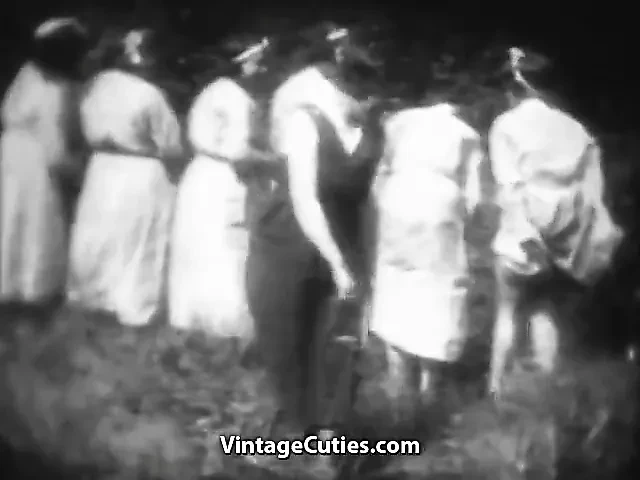 Horny Mademoiselles get Spanked in Woods (1930s Vintage)