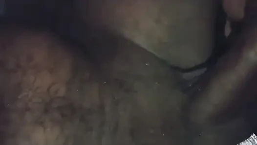 Gara-gara nggak ada orang di rumah, istriku malah pamer memek dan ngentotnya habis-habisan