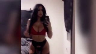 selfie seksi latina