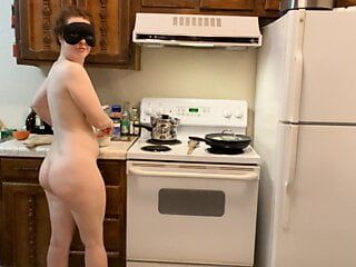 Ginger Peartart inventa una nuova coda di cazzo nuda nell'episodio 45 della cucina