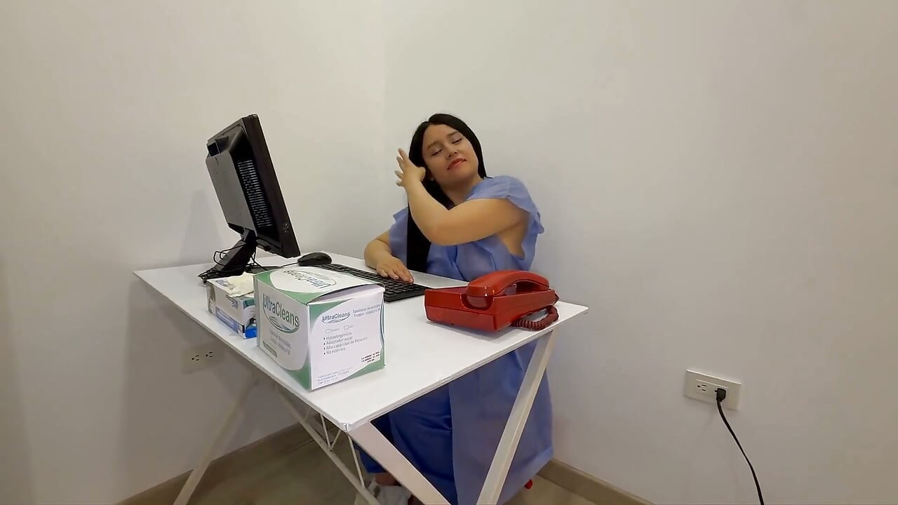 Doutora Excitada Transa com Paciente no Hospital... No Meio de uma Consulta Médica